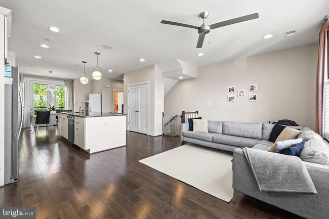 Building Photo - 1600 Beason St