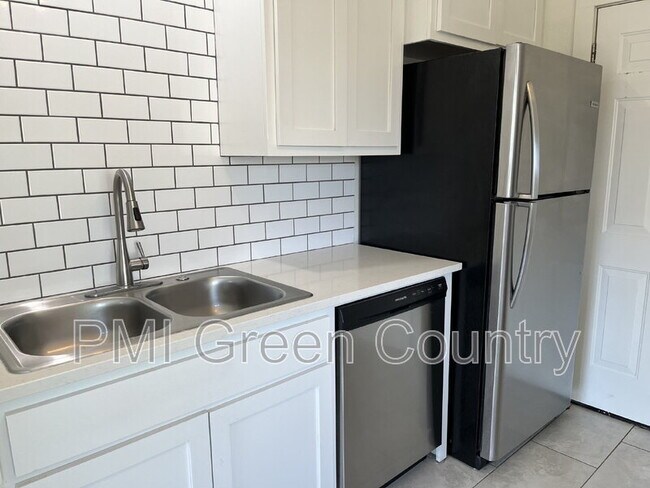 Building Photo - 4326 S Owasso Ave
