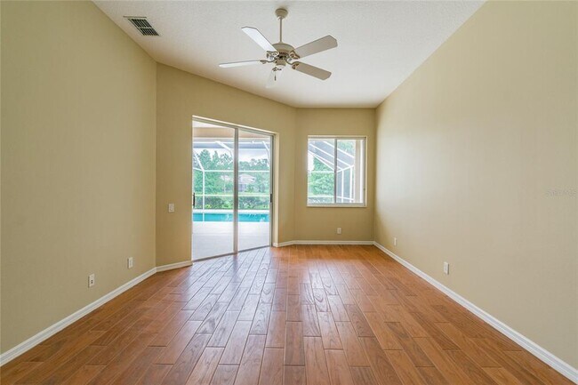 Building Photo - 10559 Greencrest Dr