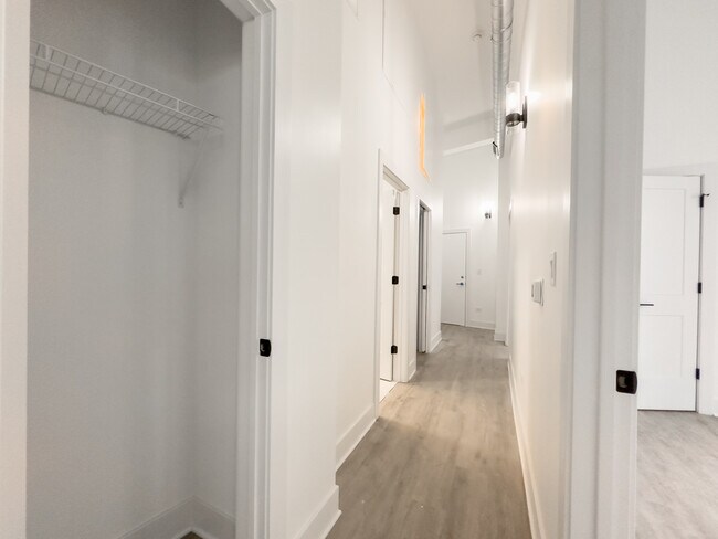 Building Photo - 4731 N Western Ave