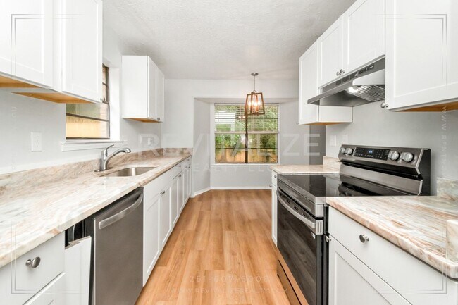 Building Photo - 5728 Post Oak Ct