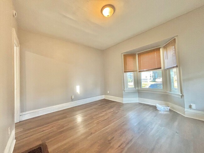 Building Photo - 215-217 Cedarwood Terrace