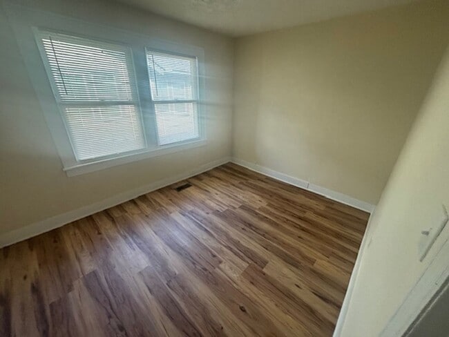 Building Photo - Knoxville 37920 - 3 bedroom 2 bath - call Howard Grower 865-705-0969