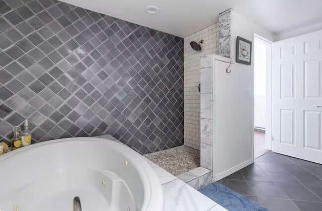 Building Photo - 212 Ocean Dr