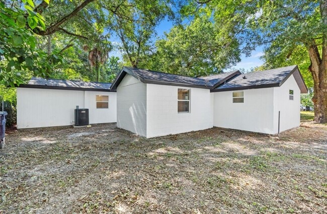 Building Photo - Charming 2BR Bungalow near Seminole Height...