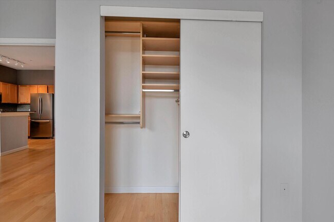 Building Photo - Prime Location Condo in Noe Valley - Please Contact for Showing Availability!