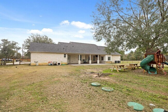Building Photo - 19503 Fisher Dr