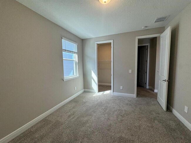 Building Photo - 16405 Silver Brk Wy