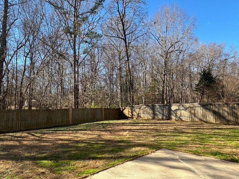 Building Photo - 27 Farm Brook Way