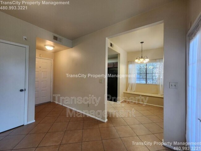 Building Photo - 930 N Mesa Dr