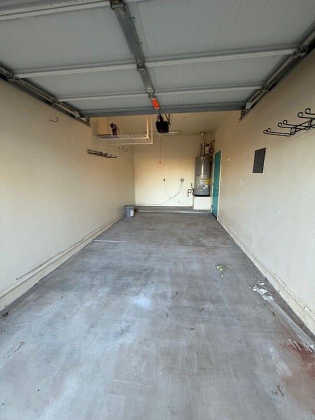 Building Photo - Reduced!!!  Beautiful 2-bedroom 2 Bath with Den in Mountain Gate Contact Property Pros