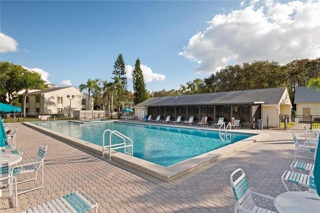 Building Photo - 1400 Pine Glen Ln