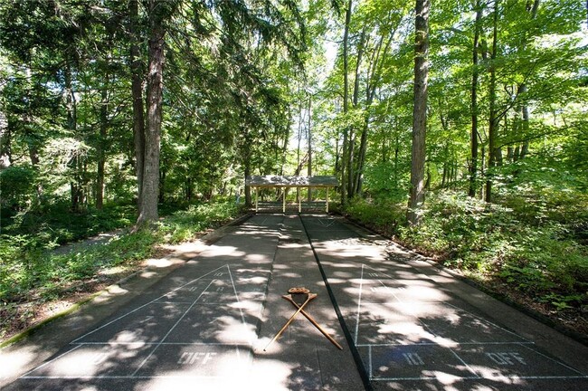 Building Photo - 7 Fieldstone Ridge