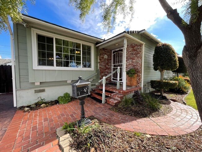 Primary Photo - Quaint Midtown Ventura Home