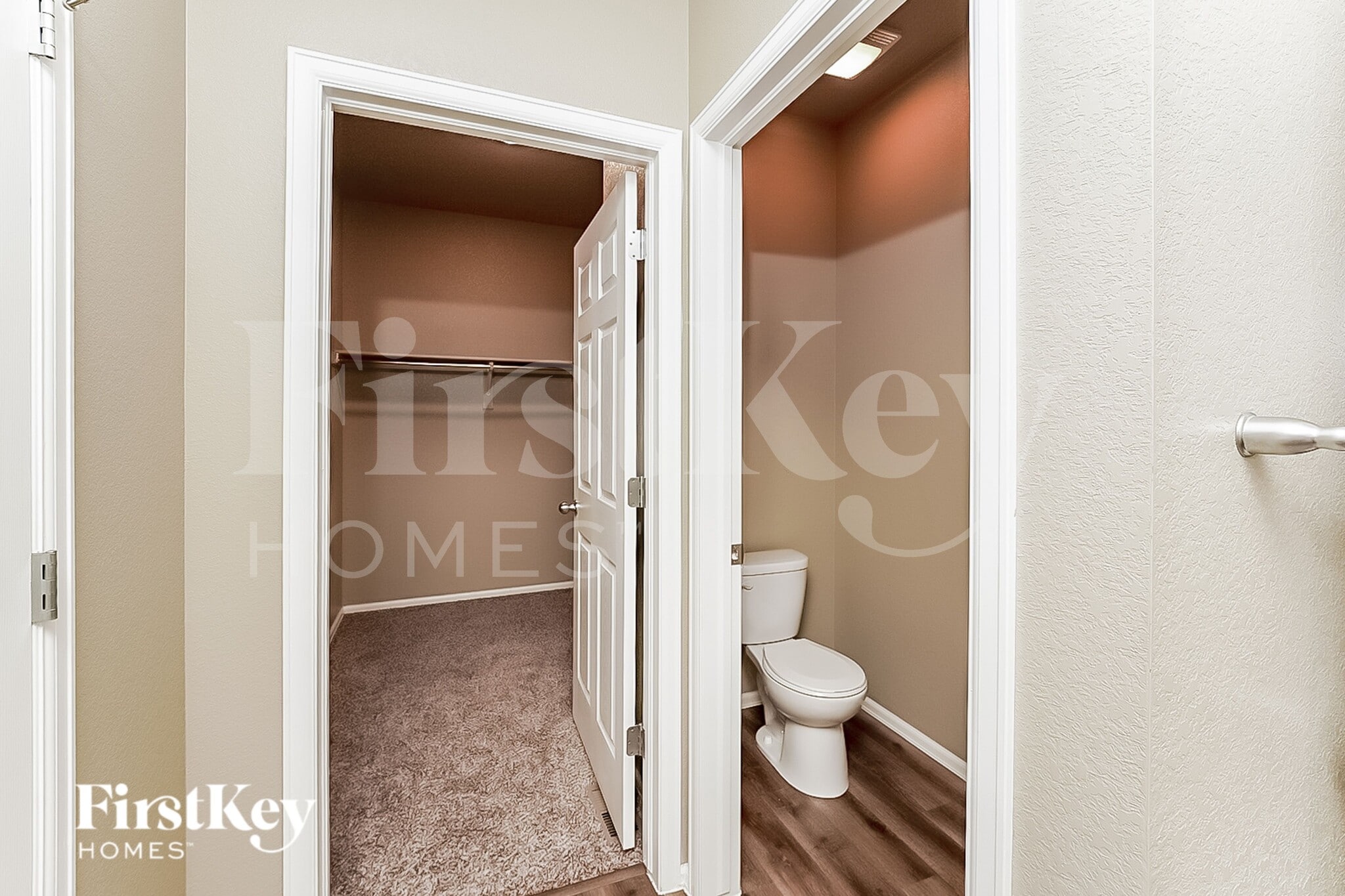 Building Photo - 6464 N Ensenada Ct