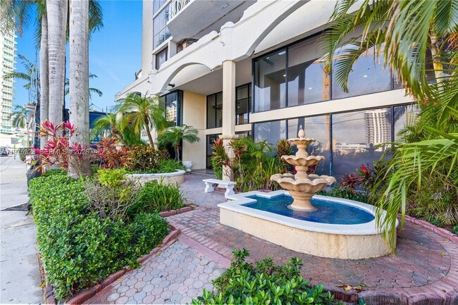 Building Photo - 7601 E Treasure Dr