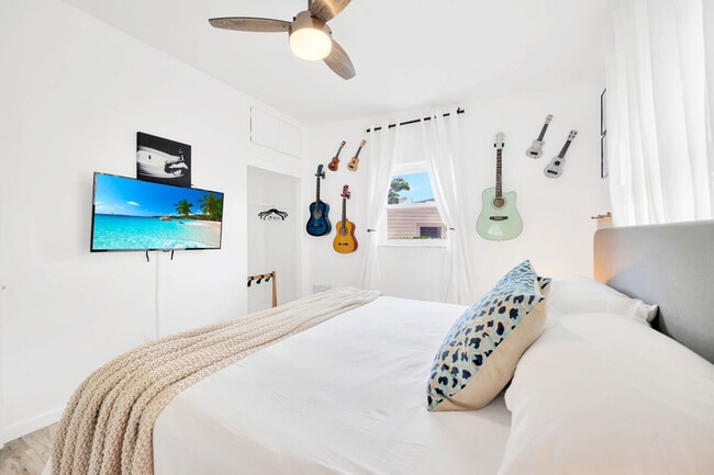 Building Photo - 10755 Clara Ln