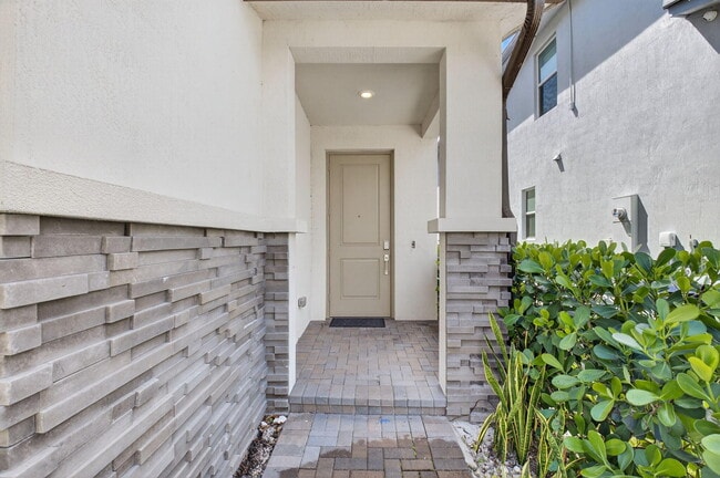 Building Photo - 4320 Buttonwood Dr