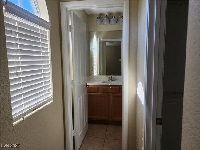 Building Photo - 2084 Waterlily View St