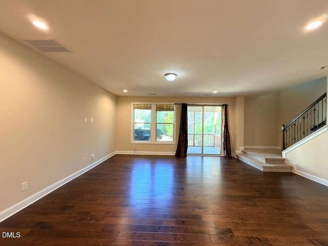 Building Photo - 305 Alamosa Pl