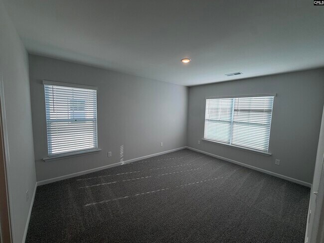 Building Photo - 515 Hill Rd