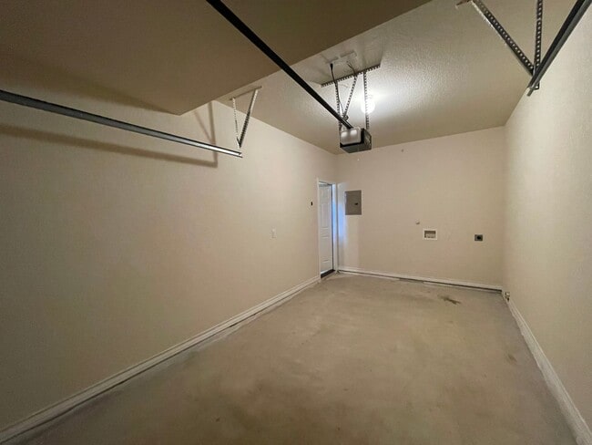 Building Photo - Town home for rent