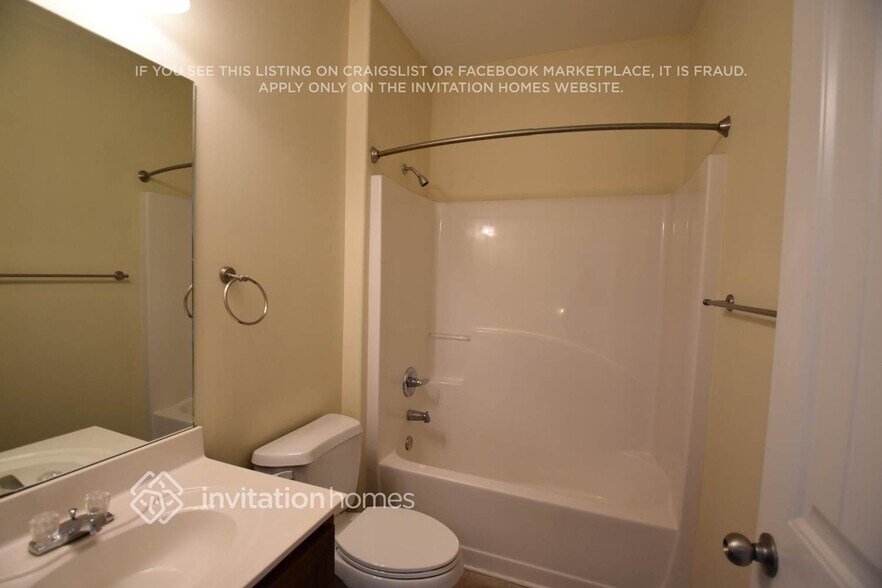 Building Photo - 5340 Hopewell Manor Dr