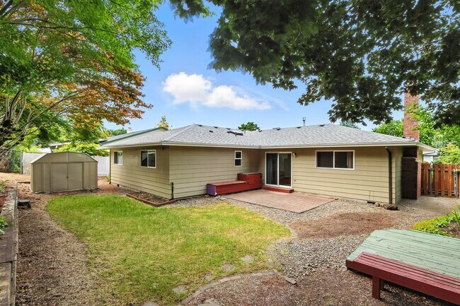 Building Photo - Refreshed 3 Bedroom Ranch In NE Portland