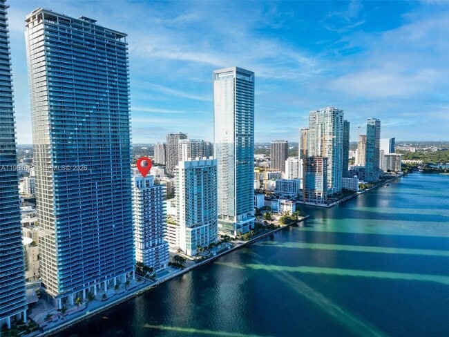 Building Photo - 700 NE 25th St