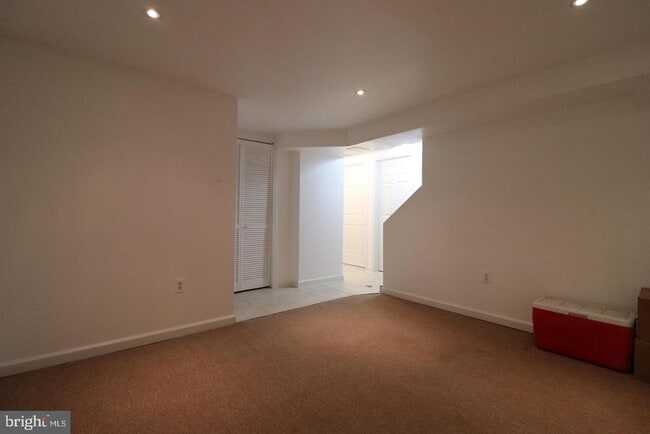 Building Photo - 817 Chillum Rd