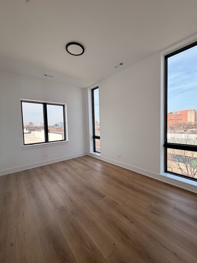 Building Photo - 1320 S Ashland Ave