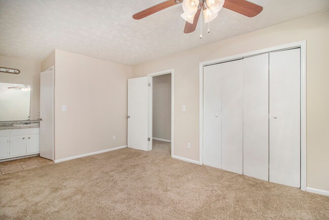 Building Photo - 4 Bedroom 3 Bath Home