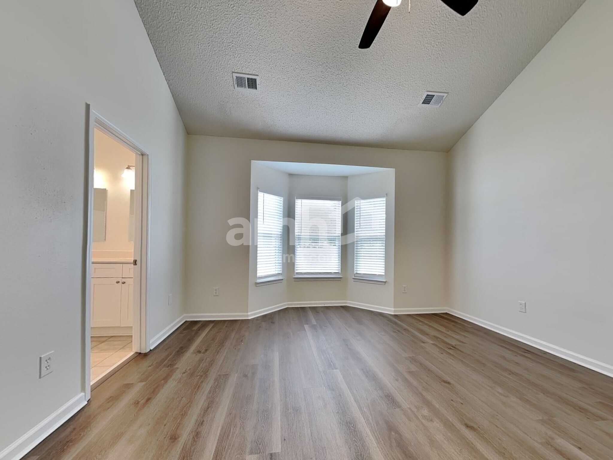 Building Photo - 523 Amsonia Cir