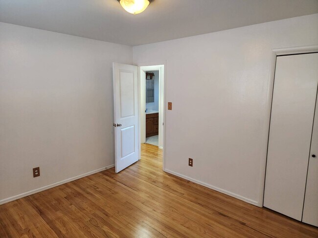 Building Photo - 2618 N Prospect St