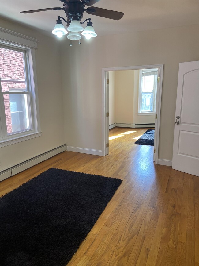 Building Photo - 1402 8th St