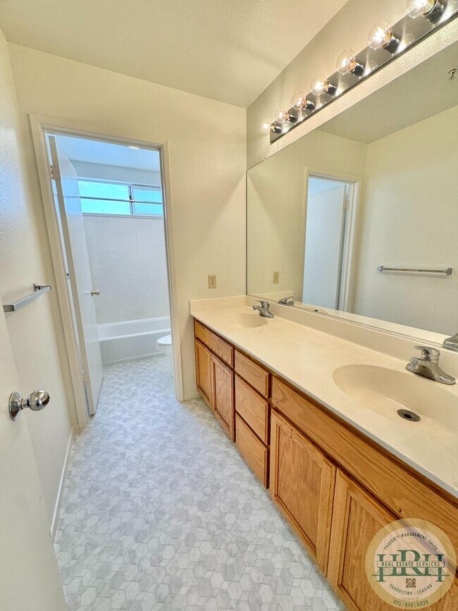 Building Photo - Large 6 BR|3 BA in the coveted Community Of Traditions Belhaven in Daly City With Views Of The Hills