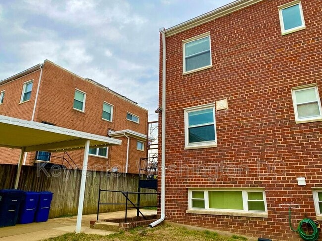 Building Photo - 5514 Chillum Pl NE