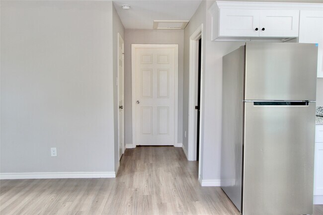 Primary Photo - 1401 5th St
