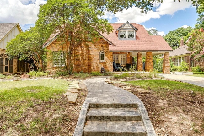 Primary Photo - Charming 4 Bed, 2 Bath in Historic Berkele...