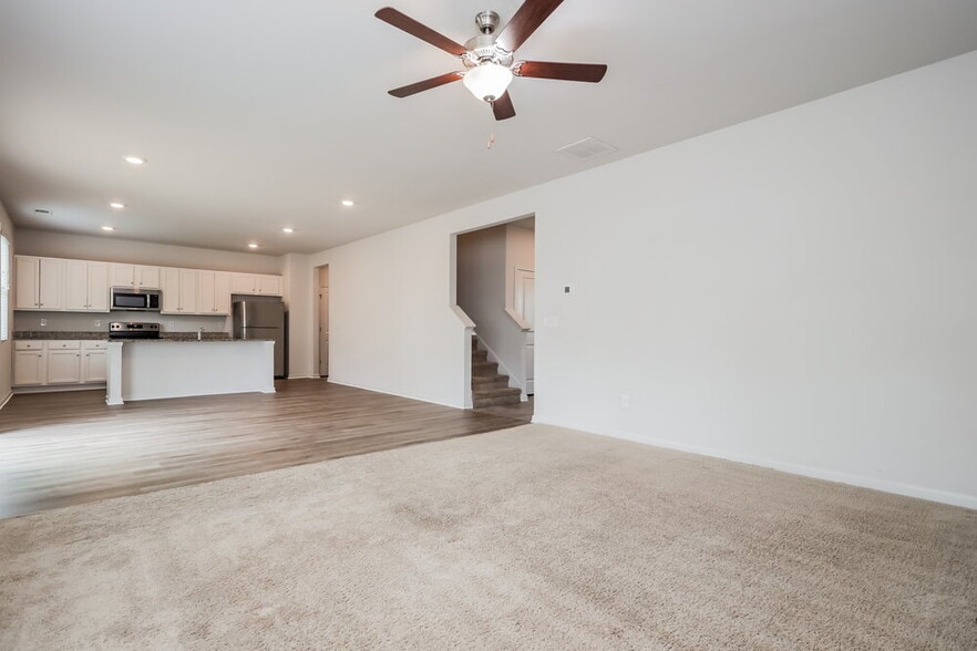 Building Photo - 371 Hamilton Pointe Dr