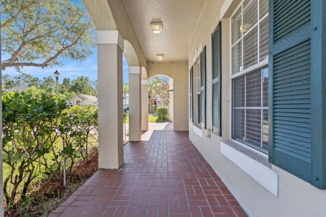 Building Photo - Large 6 Bedroom Rental in Gated Avalon Lakes Available Now!