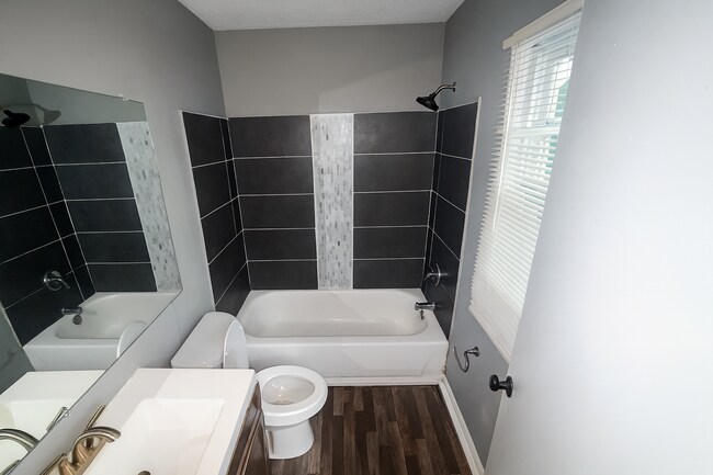 Building Photo - 346 Pittman St