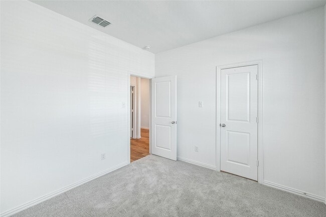 Building Photo - 4905 Woodloch Dr