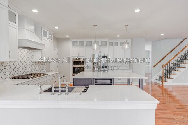 Building Photo - 2041 Jadewood Dr