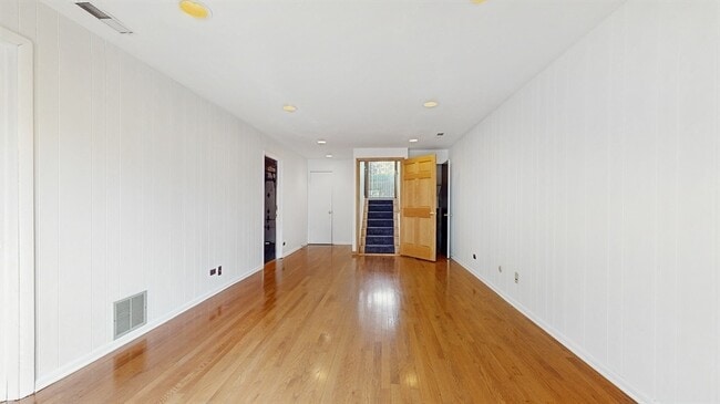 Building Photo - 211 Skokie Blvd
