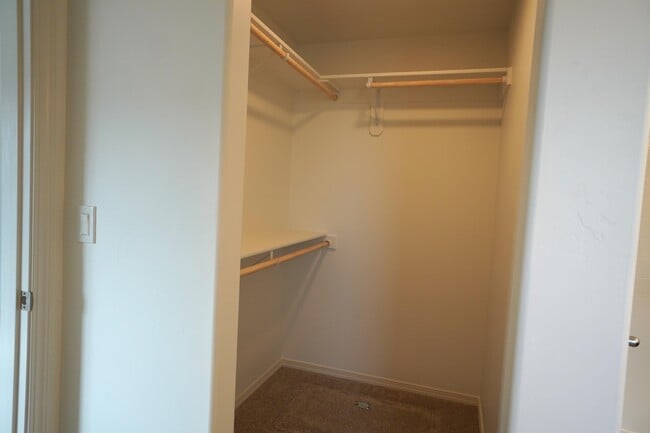 Building Photo - 1402 Hayhook St