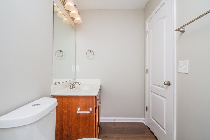 Building Photo - 159 Lyndhurst Dr