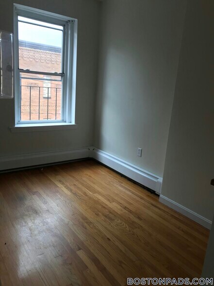 Building Photo - 10 Wait St