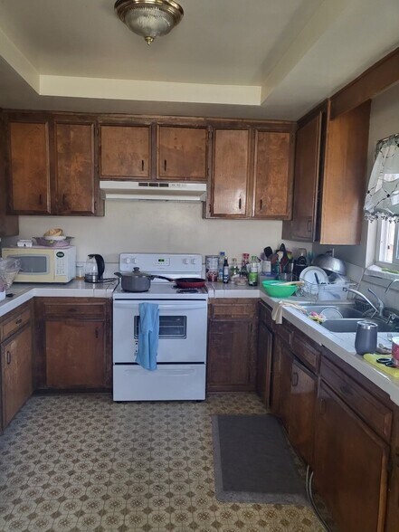 Kitchen - 16903 S Dalton Ave