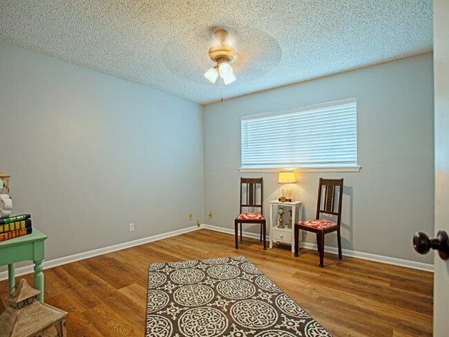 Building Photo - 2202 Aberdeen Dr